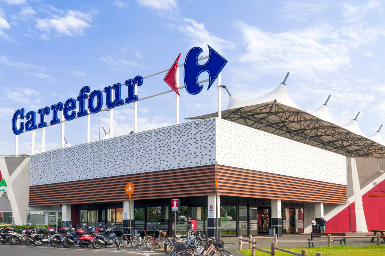 Российская алкогольная продукция на полках Carrefour в Турции